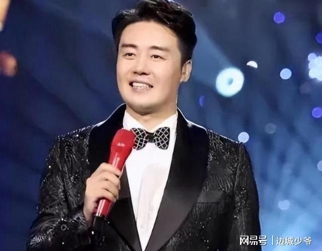 开云体育入口-他被称为最帅男高音，却对未来充满迷茫，如今儿子成了他的期望