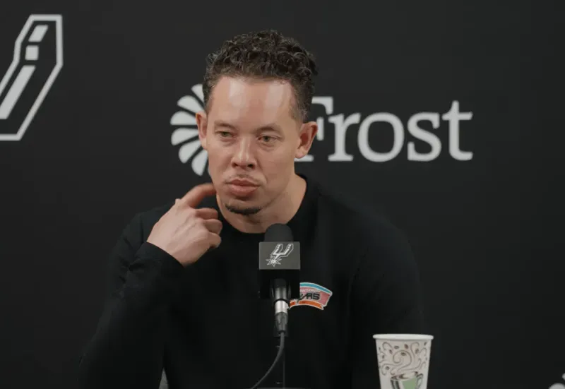 开云体育官网-如何平衡伤病和出场时间？米奇：我们不会让任何人打40分钟